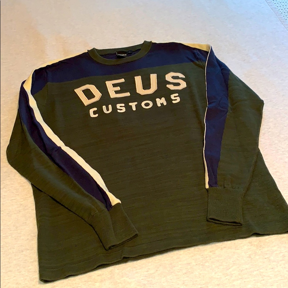 Deus sweater
